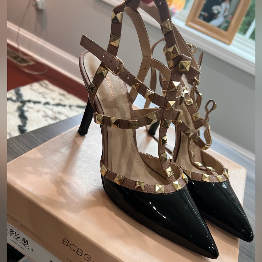 BCBG Patent leather pump